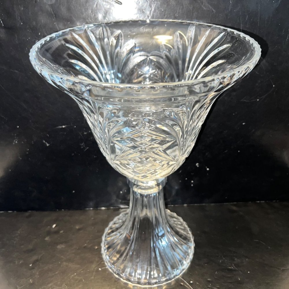 Towle Crystal 24% Lead Crystal Signed Centerpiece - Picture 3 of 8